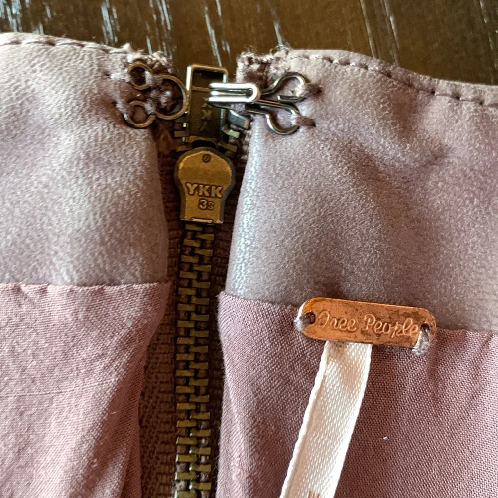 Mauve women’s Free People mini skirt faux leather size 6 punk concert clubbing
